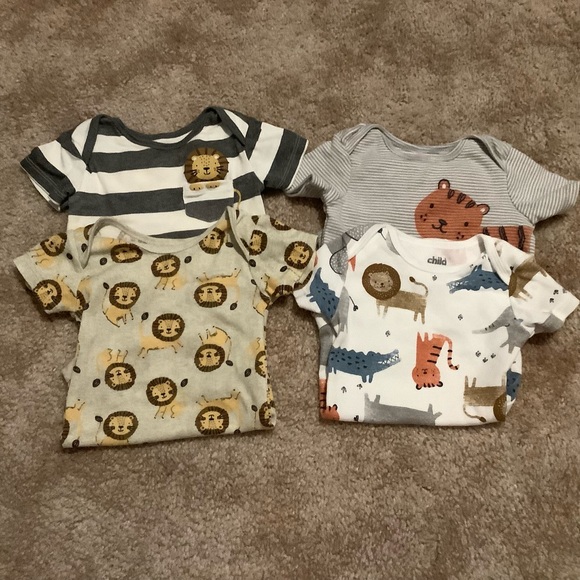 ☀️2 Child of mine and 2 Gerbers Organic onesies - Picture 1 of 7